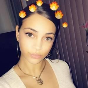 Meet your Posher, Crystal